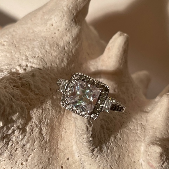 Diamonelle ring - Picture 7 of 9